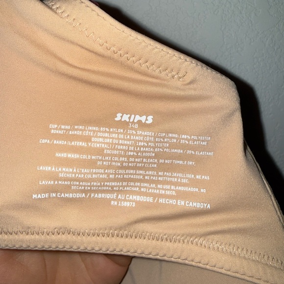 SKIMS Smoothing Full Coverage Bra - Picture 4 of 5